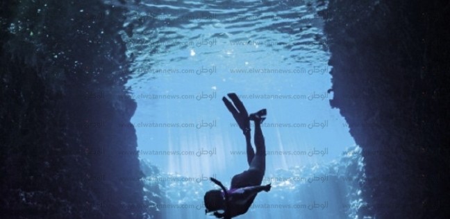 غواص تحت الماء