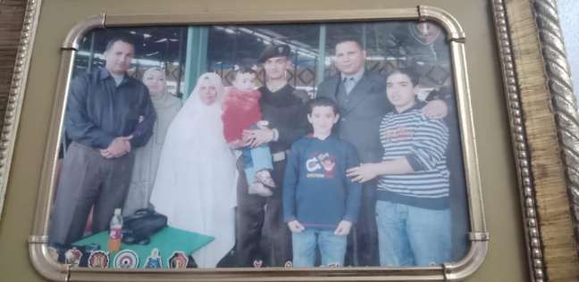صورة عائلية تجمع أسرة الشهيد محمد كُريم أحمد ضيف