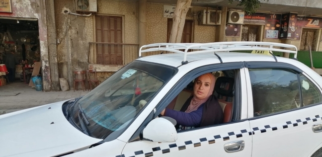 زوجة بعد وفاة زوجها تعمل كسائق تاكسي