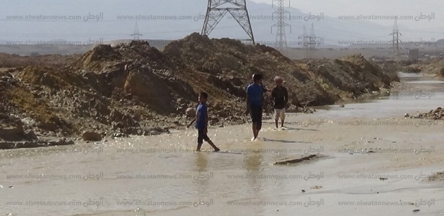 بالصور| حصار مياه السيول بالعين السخنة في السويس ...