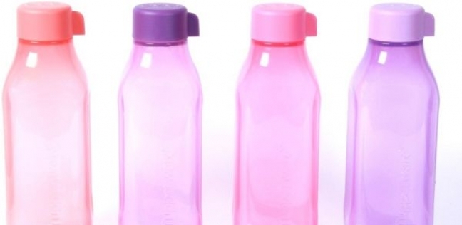 وجاجات مياه بلاستيكية
