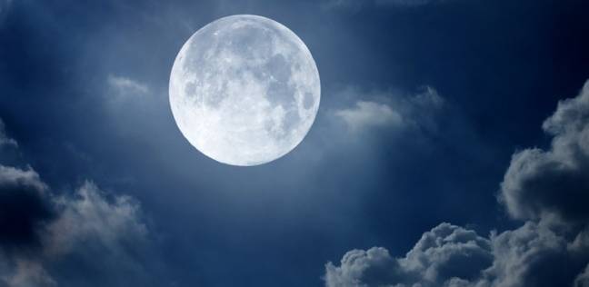 القمر يقترب الليلة من كوكب "نبتون" وظهور النجم البراق في السماء