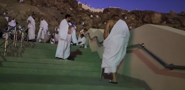الحاج أثناء صعود جبل عرفات