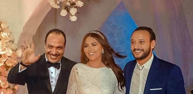 صورة معدلة تجمع أحمد خالد صالح ووالده في زفافه