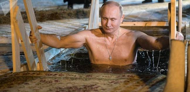 بوتين يغطس في بحيرة متجمدة بصدر عار