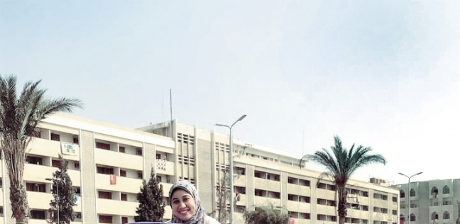 الشقيقات الأربع أمام جامعة الأزهر