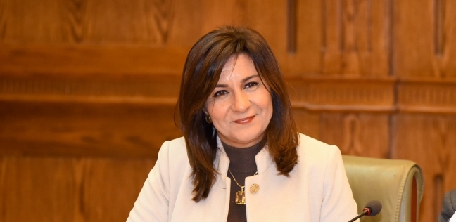 الدكتورة نبيلة مكرم
