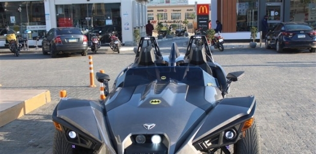 سيارة مكشوفة تشبه مركبة باتمان