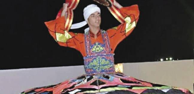 محمود على يرقص التنورة