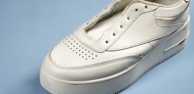3 خلطات سحرية لتنظيف الأحذية البيضاء.. وفر فلوسك واحصل على نتائج مذهلة 