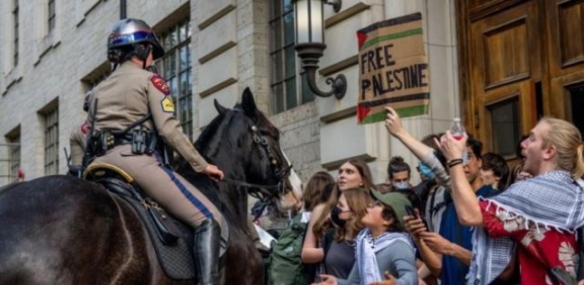 اعتداء الشرطة على الطلاب المحتجين في الجامعات الأمريكية ضد الحرب على غزة