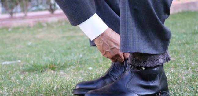 مصفف شعر تركي يطور حذاء يدفئ القدمين بـ"الشحن"