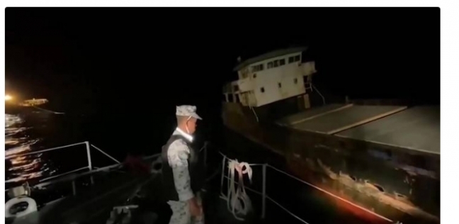 فرد من البحرية التايلاندية على متن «سفينة الأشباح»