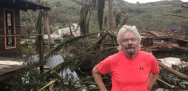 ملياردير بريطاني يرصد الأضرار التي لحقت به جراء إعصار "إرما"