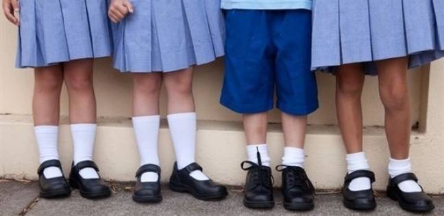 مدرسة تمنع الطلاب والمعلمين من ارتداء الأحذية