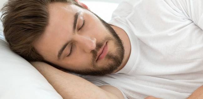 الخبراء يوضحون متى يكون النوم ليلا ضارا بالصحة؟