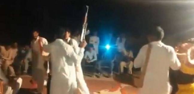 اكستاني يفقد السيطرة على سلاحه ويقتل 3 أشخاص خلال حفل زفاف