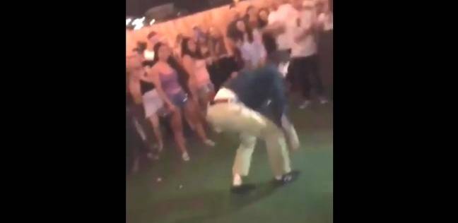 عميل مكتب التحقيقات الفدرالية يطلق النار أثناء أدائه رقصة