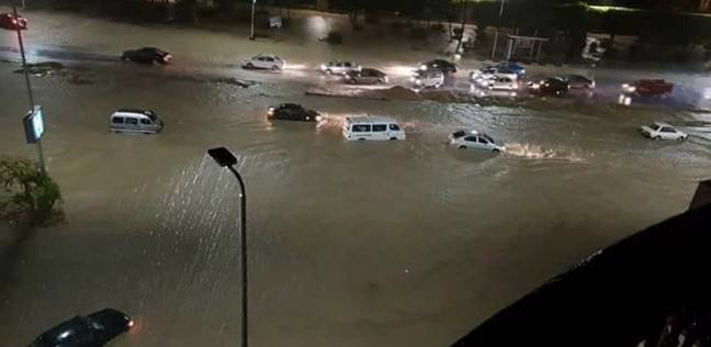 غرق السيارات بسبب الأمطار