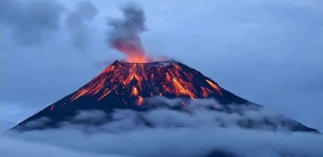 بعد ألفي عام.. بركان "سترومبولي" يثور مجددا في إيطاليا بركان