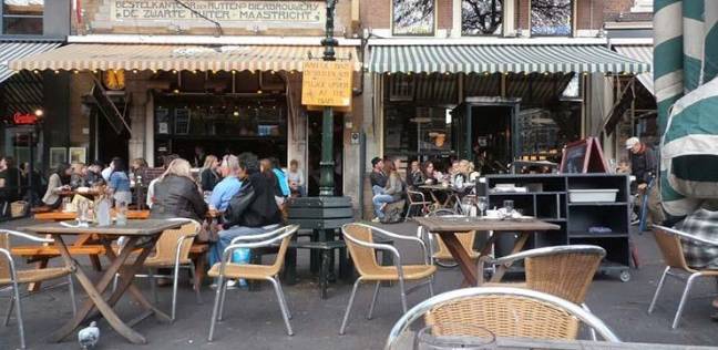 صاحب مقهى في "أمستردام" يشترط على زبائه التحدث بالهولندية