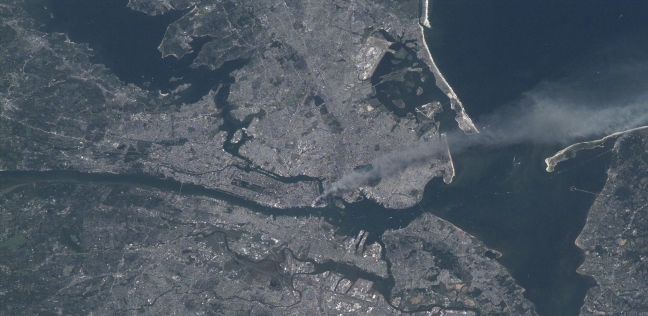 صورة من الفضاء عمرها 20 سنة لدخان تفجيرات 11 سبتمبر