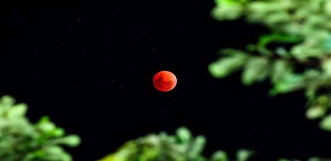 القمر الدموي