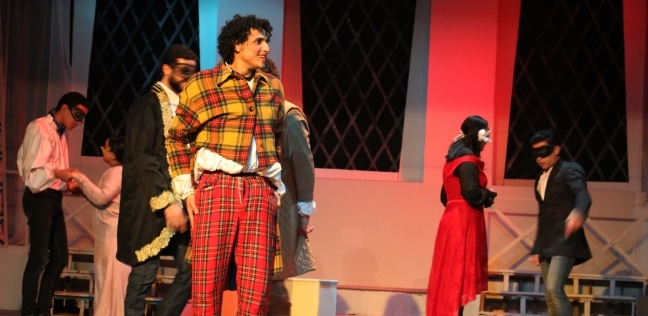 لقطة من العرض المسرحى «بير النساج»