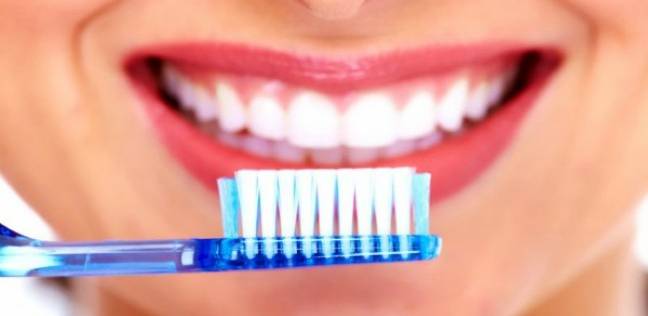 تحذير: استخدام فرشاة الأسنان لفترة طويلة يسبب العديد من الأمراض