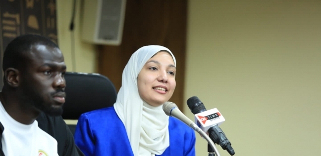 مريم عبدالحكيم مترجمة مؤتمر منتخب السنغال