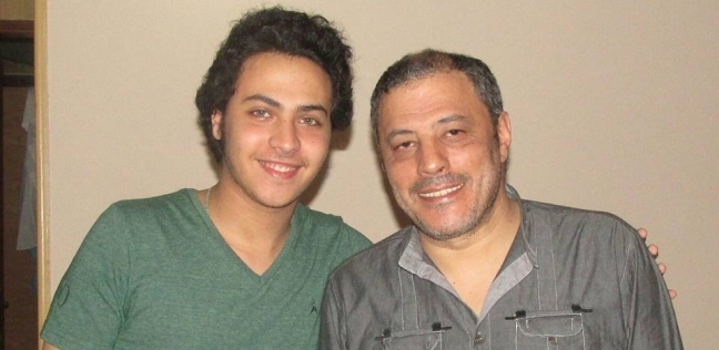 عمرو عبدالجليل وابنه