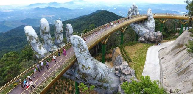 بالفيديو| افتتاح جسر "محمول" للمشاة في فيتنام