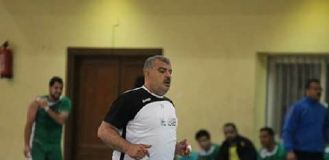 حسين سليمان لاعب ومدرب كرة يد في الأربعنيات من عمره
