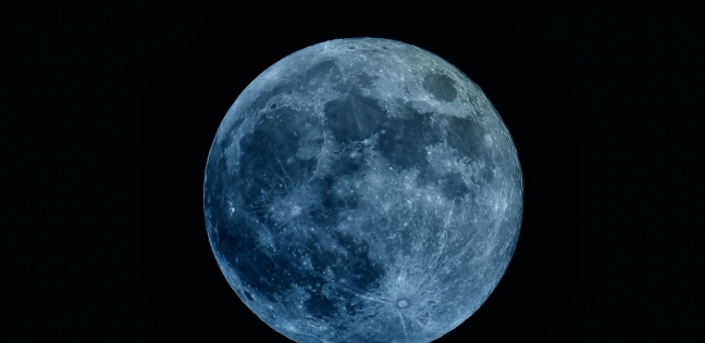 القمر الأزرق- تعبيرية