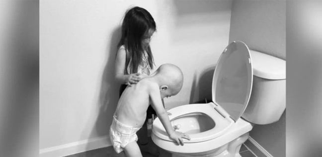 صورة لطفل مريض سرطان أبكت رواد السوشيال ميديا