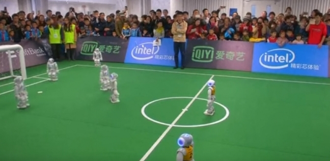 روبوتات تشارك فى بطولة كرة قدم بالصين وتسجل أهداف