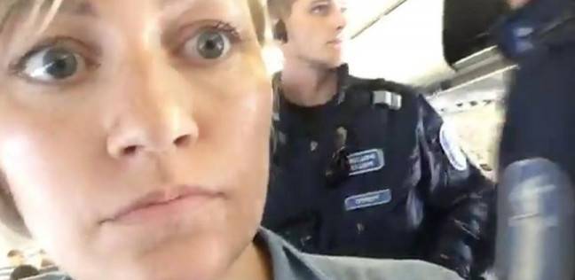 ناشطة فنلندية تحتج في طائرة على ترحيل طالب لجوء