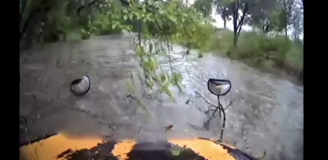 فيضانات تجرف حافلة مدرسية في تكساس
