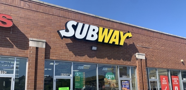 فرع سلسلة مطاعم "SubWay" الذي تم اغلاقه بمدينة شيكاغو الأمريكية