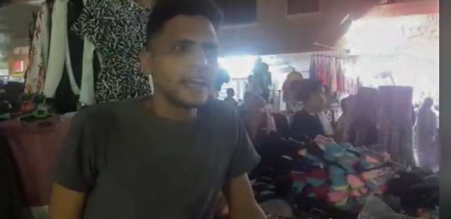 «محمود» كفيف يبيع جوارب