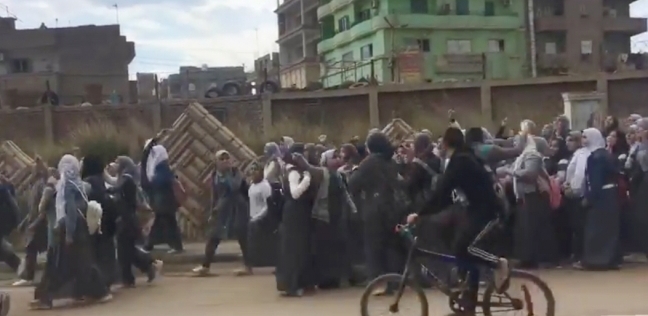 مظاهرات لطالبات في أشمون ضد اختبارات التابلت