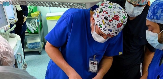 فيديو يرصد لحظة إجراء عملية فصل التوأم «عائشة»