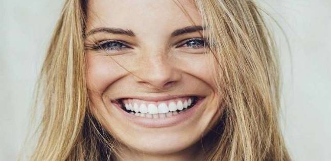 دراسة تكشف أهمية الابتسامة في جوزات السفر: تمنع تزوير الهوية