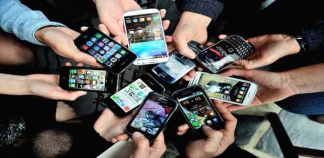 الناخبون الشباب يحاسبون السياسيين عبر هواتفهم الذكية في باكستان