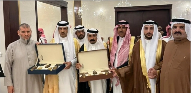 سعوديون يقيمون حفل زفاف لمواطن مصري