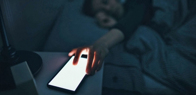 الهواتف الذكية تؤثر على نمط نومك