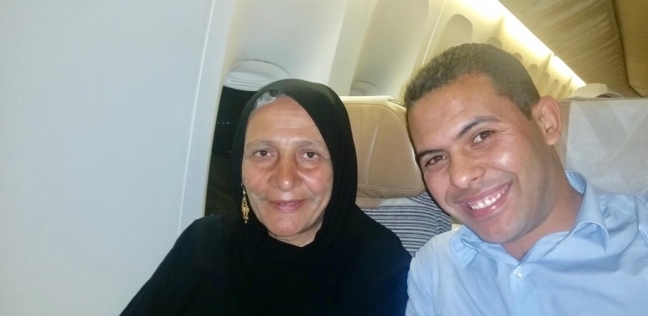 الرحالة أحمد شجيع ووالدته