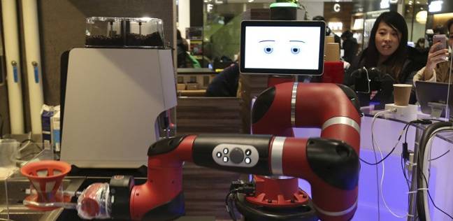 أول روبوت في اليابان يعد القهوة