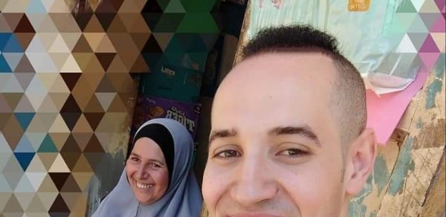محمد مع والدته