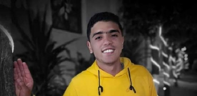 «أحمد» يدفع مصاريف الجامعة من عرق جبينه